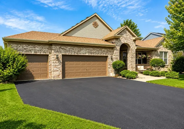 Photo 1 of Single family home for sale at 14527 Colonial Pkwy, Plainfield, IL 60544 | MLS# 12752183 | Listing updated on 2026-10-05