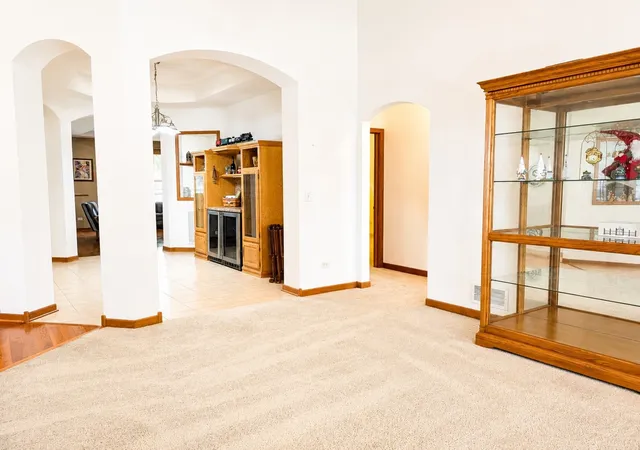 Photo 4 of Single family home for sale at 14527 Colonial Pkwy, Plainfield, IL 60544 | MLS# 12752183 | Listing updated on 2026-10-05