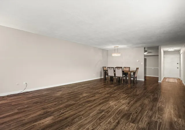 Listing Photo 4 - Condo for sale in building located at 212A Collen Dr, Lombard, IL 60148 - Unit #123