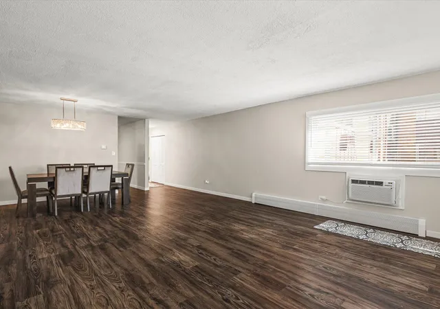Listing Photo 5 - Condo for sale in building located at 212A Collen Dr, Lombard, IL 60148 - Unit #123