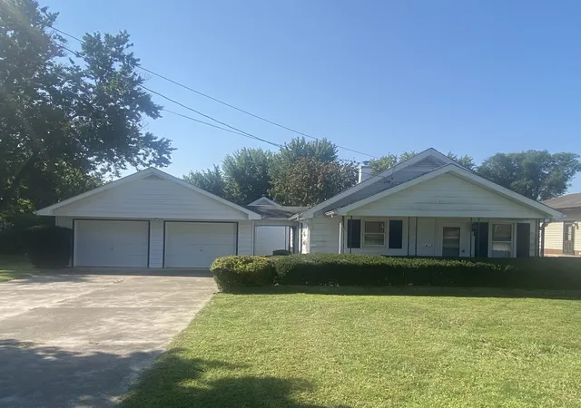 Photo 1 of Single family home for sale at 1415 Little Main St, Streator, IL 61364 | MLS# 12752230 | Listing updated on 2026-10-01