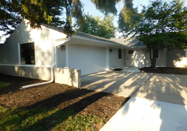 Photo 2 of Single family home for sale at 212 N Pinecrest Rd, Bolingbrook, IL 60440 | MLS# 12752256 | Listing updated on 2026-09-11