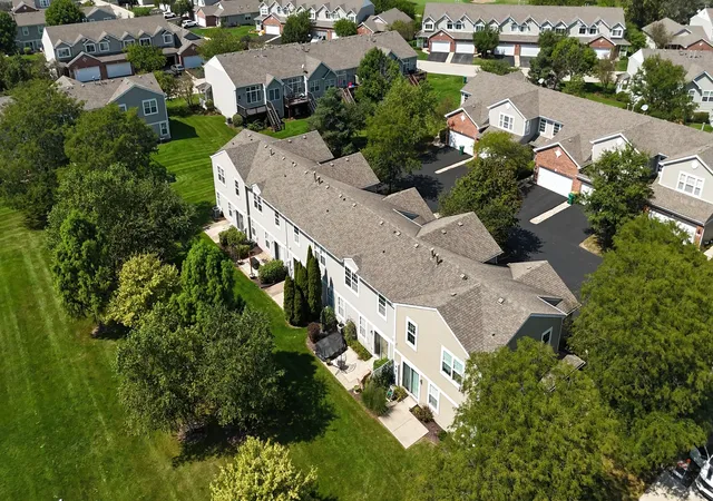 Photo 4 of Townhouse for sale at 17428 Fox Bnd Ln, Lockport, IL 60441 | MLS# 12752260 | Listing updated on 2026-10-09