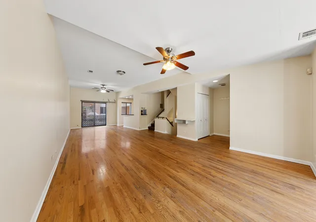 Photo 2 of Townhouse for sale at 1901 S Clark St #B, Chicago, IL 60616 | MLS# 12752323 | Listing updated on 2026-09-15