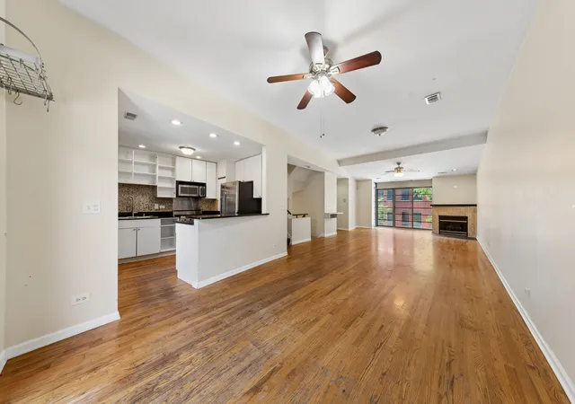 Photo 3 of Townhouse for sale at 1901 S Clark St #B, Chicago, IL 60616 | MLS# 12752323 | Listing updated on 2026-09-15