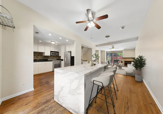 Photo 4 of Townhouse for sale at 1901 S Clark St #B, Chicago, IL 60616 | MLS# 12752323 | Listing updated on 2026-09-15