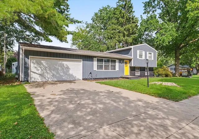Photo 2 of Single family home for sale at 1906 Winchester Dr, Champaign, IL 61821 | MLS# 12752331 | Listing updated on 2026-09-11