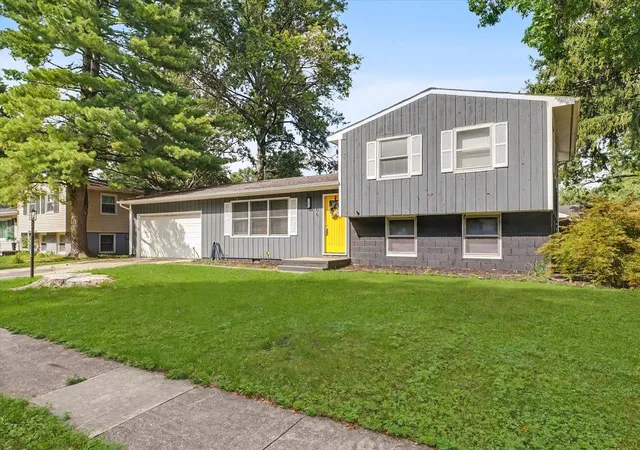 Photo 3 of Single family home for sale at 1906 Winchester Dr, Champaign, IL 61821 | MLS# 12752331 | Listing updated on 2026-09-11
