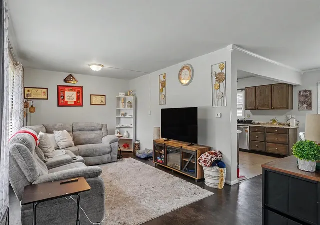 Photo 4 of Single family home for sale at 1906 Winchester Dr, Champaign, IL 61821 | MLS# 12752331 | Listing updated on 2026-09-11