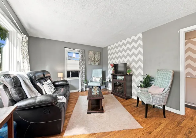 Photo 4 of Single family home for sale at 1217 Schriber Ave, Joliet, IL 60435 | MLS# 12752337 | Listing updated on 2026-09-11