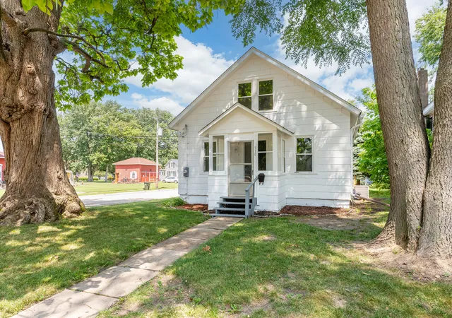 Photo 2 of Single family home for sale at 510 W 8th Street, Sterling, IL 61081 | MLS# 12752347 | Listing updated on 2026-09-30