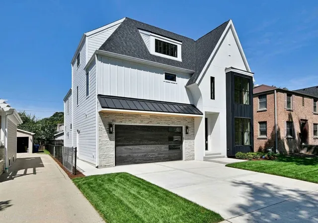 Photo 2 of Single family home for sale at 680 S Bryan St, Elmhurst, IL 60126 | MLS# 12752375 | Listing updated on 2026-09-11