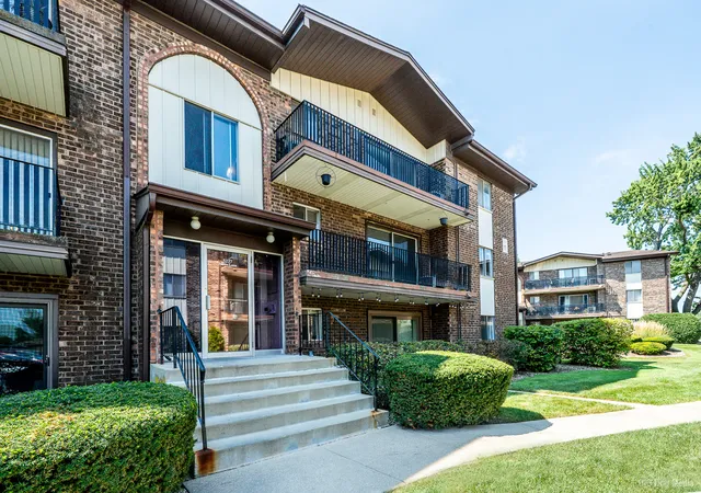 Condo for sale at 5237 James Ln #1217, Crestwood, IL 60418 | MLS# 12752399