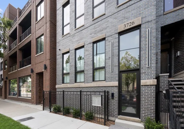 Photo 2 of Condo for sale at 3726 N Ashland Ave #PH, Chicago, IL 60613 | MLS# 12752459 | Listing updated on 2026-10-05