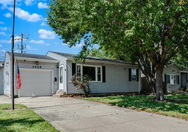 Photo 1 of Single family home for sale at 1005 Frederick St, Joliet, IL 60435 | MLS# 12752487 | Listing updated on 2026-09-11