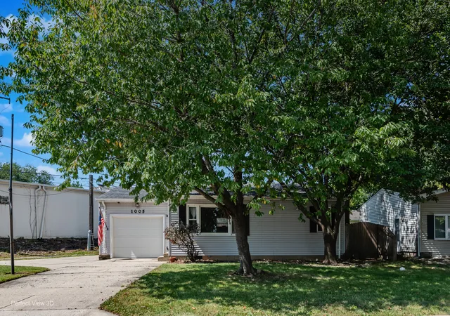 Photo 2 of Single family home for sale at 1005 Frederick St, Joliet, IL 60435 | MLS# 12752487 | Listing updated on 2026-09-11