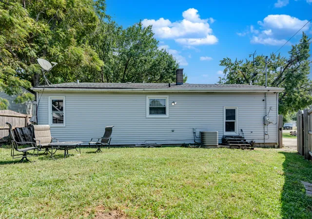 Photo 3 of Single family home for sale at 1005 Frederick St, Joliet, IL 60435 | MLS# 12752487 | Listing updated on 2026-09-11