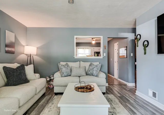 Photo 3 of Single family home for sale at 1005 Frederick St, Joliet, IL 60435 | MLS# 12752487 | Listing updated on 2026-09-11
