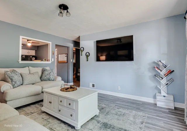 Photo 4 of Single family home for sale at 1005 Frederick St, Joliet, IL 60435 | MLS# 12752487 | Listing updated on 2026-09-11