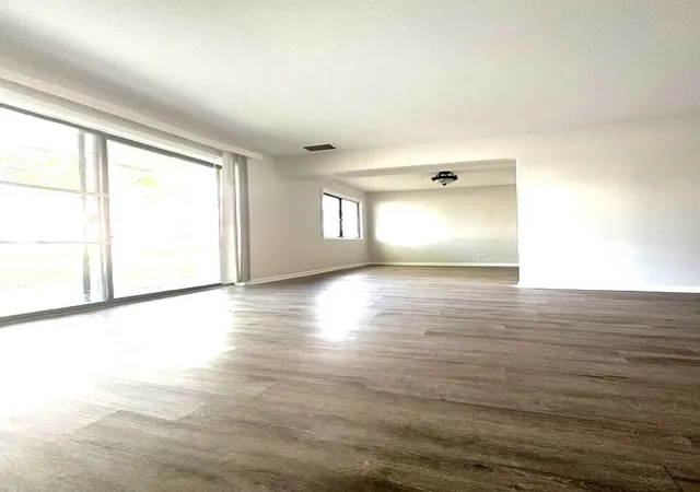 Listing Photo 4 - Condo for sale in building located at 2000 Bayside Dr, Palatine, IL 60074 - Unit #110