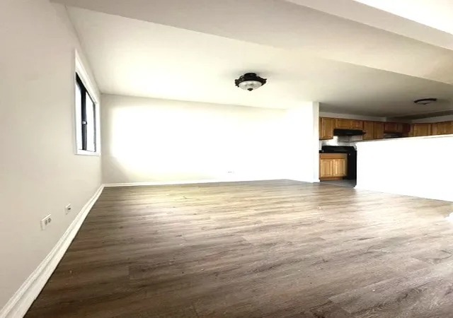 Listing Photo 5 - Condo for sale in building located at 2000 Bayside Dr, Palatine, IL 60074 - Unit #110