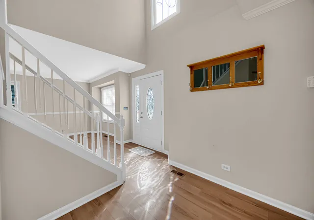 Photo 3 of Townhouse for sale at 455 Rosewood Xing, Lindenhurst, IL 60046 | MLS# 12752560 | Listing updated on 2026-09-28