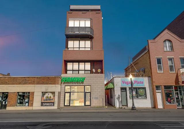 Photo 1 of Condo for sale at 1552 W Fullerton Ave #3, Chicago, IL 60614 | MLS# 12752564 | Listing updated on 2026-09-24