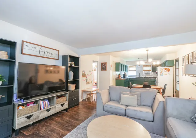 Photo 3 of Single family home for sale at 127 W 4th Street, Manteno, IL 60950 | MLS# 12752572 | Listing updated on 2026-09-17