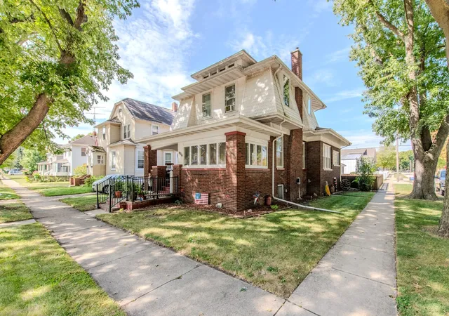 Photo 1 of Single family home for sale at 426 E Jefferson St, Morris, IL 60450 | MLS# 12752766 | Listing updated on 2026-09-15