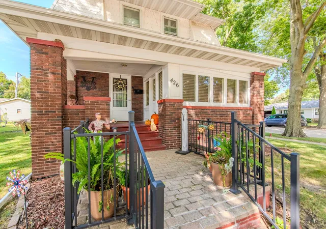 Photo 3 of Single family home for sale at 426 E Jefferson St, Morris, IL 60450 | MLS# 12752766 | Listing updated on 2026-09-15