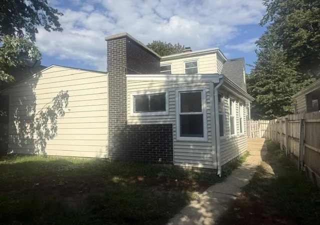 Photo 3 of Single family home for sale at 446 Washington Park, Waukegan, IL 60085 | MLS# 12752781 | Listing updated on 2026-09-10