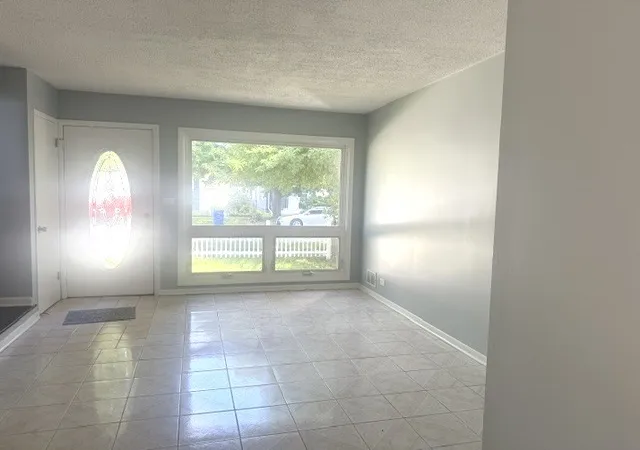 Photo 3 of Single family home for sale at 446 Washington Park, Waukegan, IL 60085 | MLS# 12752781 | Listing updated on 2026-09-10