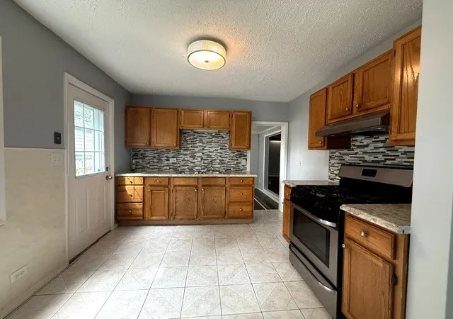 Photo 4 of Single family home for sale at 446 Washington Park, Waukegan, IL 60085 | MLS# 12752781 | Listing updated on 2026-09-10