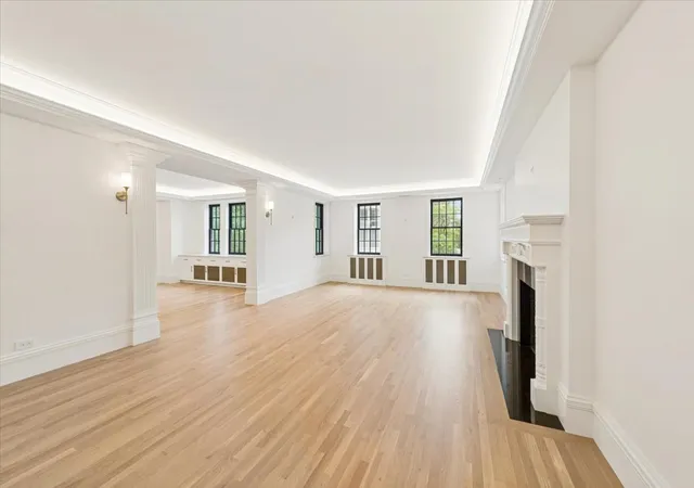 Listing Photo 2 - Condo for sale in building located at 399 W Fullerton Pkwy, Chicago, IL 60614 - Unit #3W