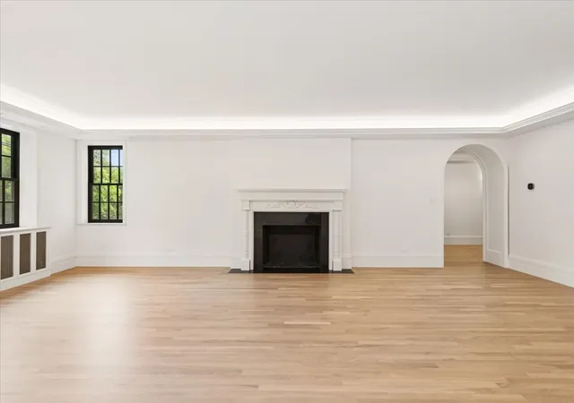 Listing Photo 1 - Condo for sale in building located at 399 W Fullerton Pkwy, Chicago, IL 60614 - Unit #3W