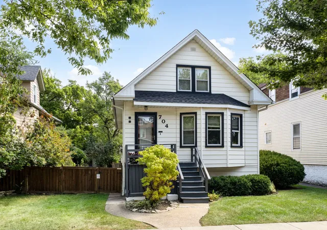 Photo 1 of Single family home for sale at 704 S Harvey Ave, Oak Park, IL 60304 | MLS# 12752933 | Listing updated on 2026-09-15