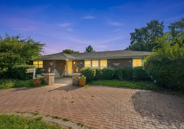 Photo 1 of Single family home for sale at 1124 Gael Dr, Joliet, IL 60435 | MLS# 12752971 | Listing updated on 2026-09-13