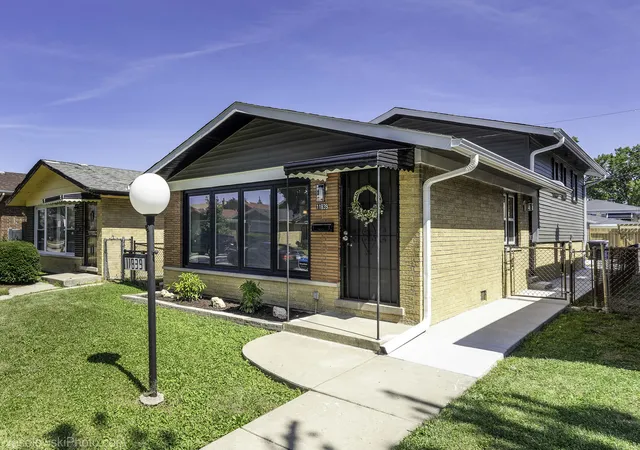 Photo 1 of Single family home for sale at 11839 S Laflin St, Chicago, IL 60643 | MLS# 12752998 | Listing updated on 2026-09-15