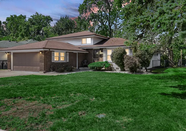Photo 1 of Single family home for sale at 15622 Prince Dr, South Holland, IL 60473 | MLS# 12753048 | Listing updated on 2026-09-15