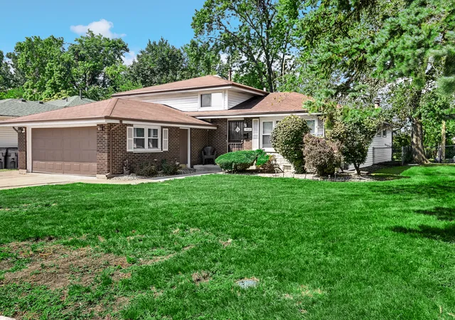 Photo 2 of Single family home for sale at 15622 Prince Dr, South Holland, IL 60473 | MLS# 12753048 | Listing updated on 2026-09-15