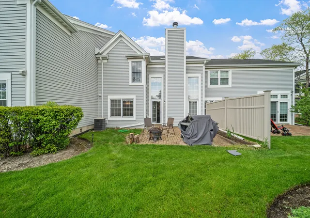 Photo 2 of Sale Pending at 4825 Turnberry Dr, Hoffman Estates, IL 60010 | MLS# 12753085 | Listing updated on 2026-10-03