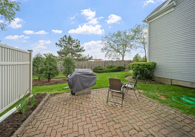 Photo 3 of Sale Pending at 4825 Turnberry Dr, Hoffman Estates, IL 60010 | MLS# 12753085 | Listing updated on 2026-10-03