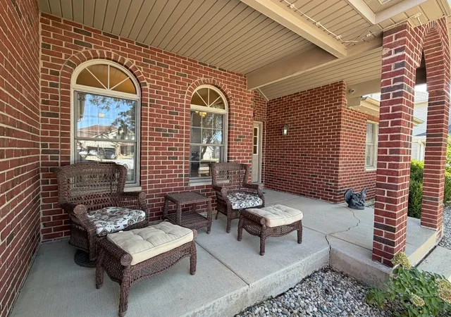 Photo 2 of Single family home for sale at 1024 Southcreek Dr, Manteno, IL 60950 | MLS# 12753127 | Listing updated on 2026-10-02
