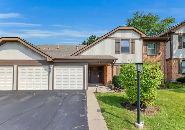Condo for sale at 1374 Williamsburg Dr #B1, Schaumburg, IL 60193 | MLS# 12753198