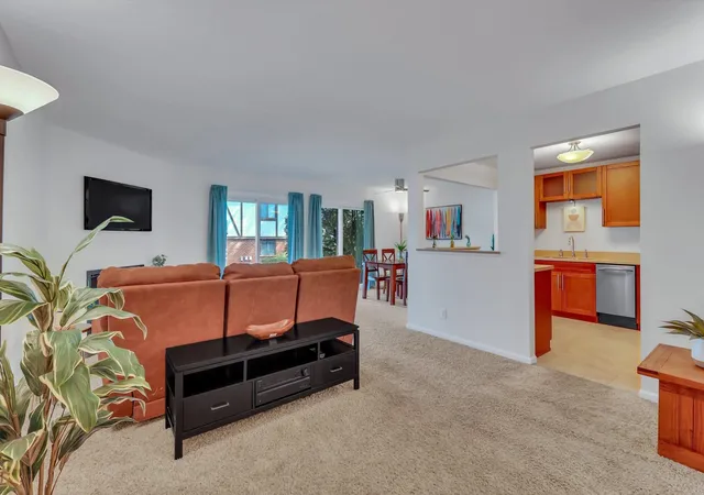 Listing Photo 4 - Condo for sale in building located at 1374 Williamsburg Dr, Schaumburg, IL 60193 - Unit #B1