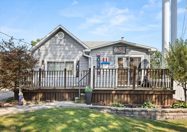 Photo 1 of Single family home for sale at 807 N Otter Crk Rd, Streator, IL 61364 | MLS# 12753278 | Listing updated on 2026-09-18