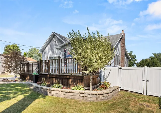 Photo 3 of Single family home for sale at 807 N Otter Crk Rd, Streator, IL 61364 | MLS# 12753278 | Listing updated on 2026-09-18