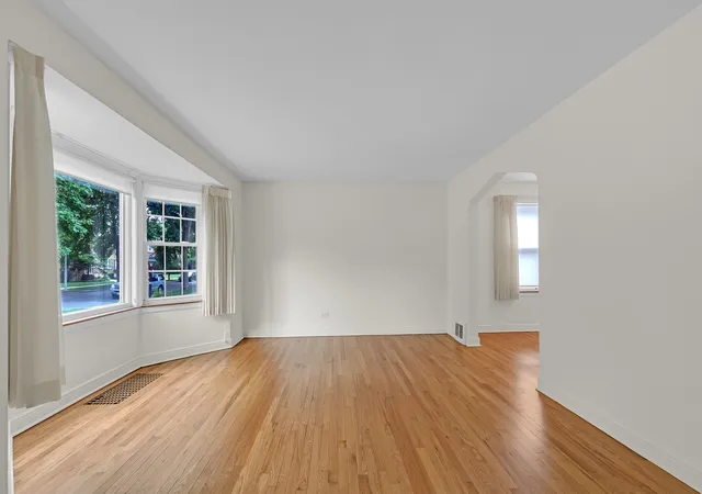 Photo 3 of Sale Pending at 9932 S Maplewood Ave, Chicago, IL 60655 | MLS# 12753387 | Listing updated on 2026-09-30
