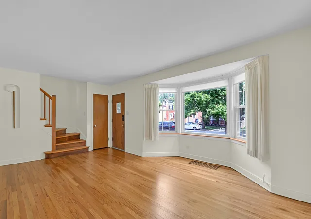 Photo 4 of Sale Pending at 9932 S Maplewood Ave, Chicago, IL 60655 | MLS# 12753387 | Listing updated on 2026-09-30