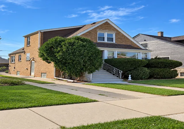 Photo 1 of Single family home for sale at 5434 S Neenah Ave, Chicago, IL 60638 | MLS# 12753447 | Listing updated on 2026-10-11